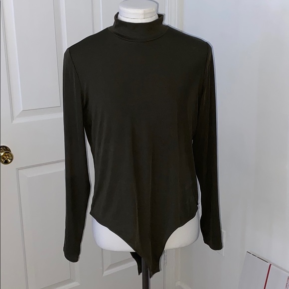 H&M Tops - 🍸 olive mock neck bodysuit 🍸